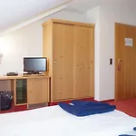 Alttolkewitzer Hof 3*