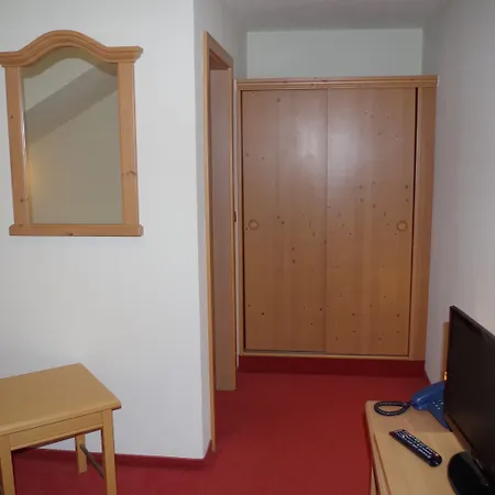 Alttolkewitzer Hof 3*