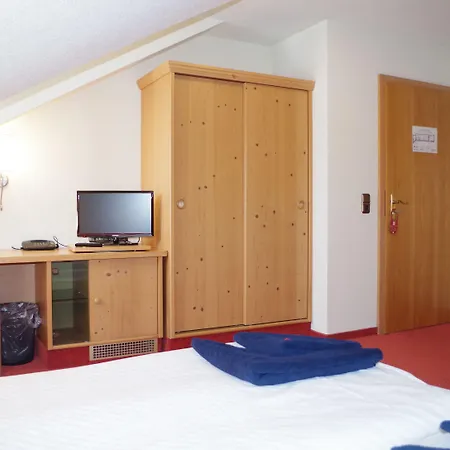 Alttolkewitzer Hof 3*